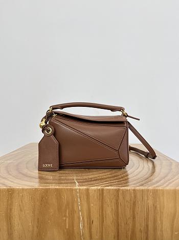 Colestore Loewe Mini Featherlight Puzzle bag in Nappa Lambskin Pecan 17.5x12.5x7.5cm