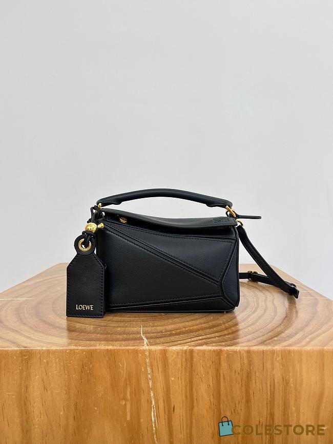 Colestore Loewe Mini Featherlight Puzzle bag in Nappa Lambskin Black 17.5x12.5x7.5cm - 1