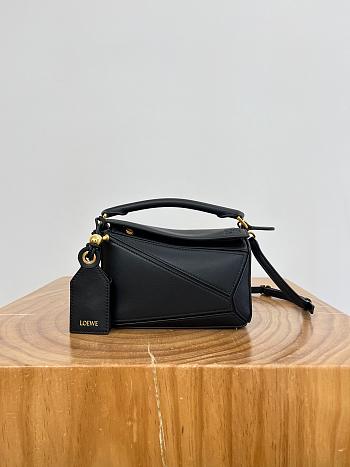 Colestore Loewe Mini Featherlight Puzzle bag in Nappa Lambskin Black 17.5x12.5x7.5cm