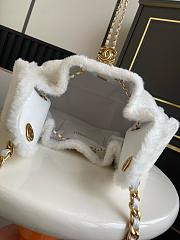 Colestore Chanel 25 Small Handbag Fur Calfskin & Gold-Tone Metal White 30x26x14cm - 5
