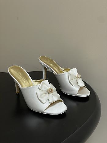 Colestore Chanel Satin Bow Pearl CC Mule Heels White 8.5cm