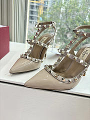 Colestore Valentino Patent Rockstud Caged Pump 100mm in Poudre - 2