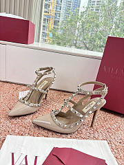 Colestore Valentino Patent Rockstud Caged Pump 100mm in Poudre - 6