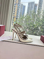 	 Colestore Valentino Patent Rockstud Caged Pump 100mm in Ivory/Poudre - 6