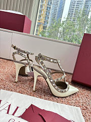 	 Colestore Valentino Patent Rockstud Caged Pump 100mm in Ivory/Poudre - 4