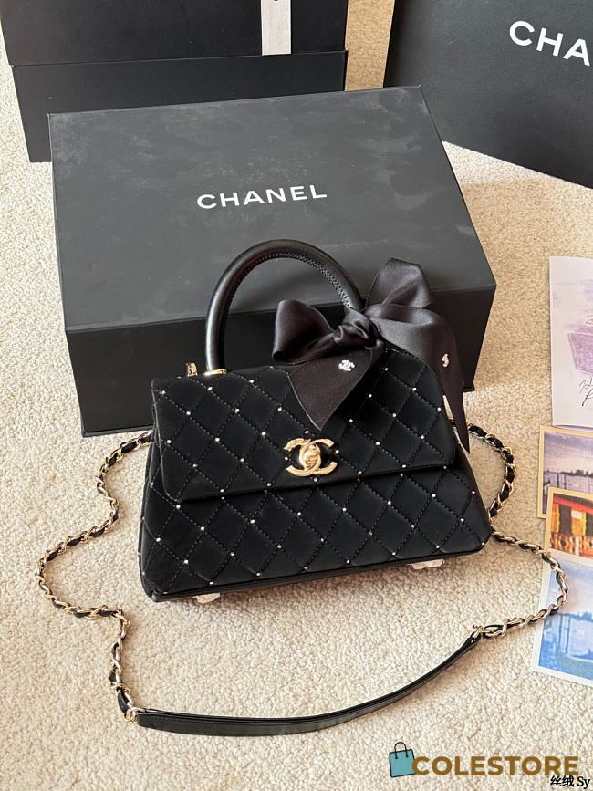 Colestore Chanel Mini flap bag with Handle Velvet, Silk & Gold Metallic Black 22cm - 1