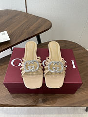 Colestore Gucci Women's slide with crystal Interlocking G in Nude patent Leather  - 1