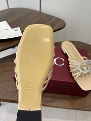 Colestore Gucci Women's slide with crystal Interlocking G in Nude patent Leather  - 2
