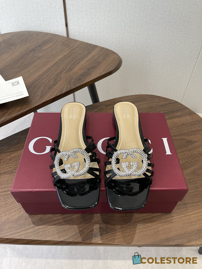 Colestore Gucci Women's slide with crystal Interlocking G in Black patent Leather  - 1