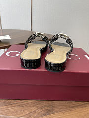 Colestore Gucci Women's slide with crystal Interlocking G in Black patent Leather  - 5