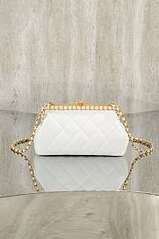 Colestore Chanel Clutch, Pearly Lambskin, Imitation Pearls & Gold-Tone Metal Light Beige 10x20.5x7.5cm - 1