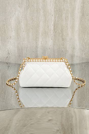 Colestore Chanel Clutch, Pearly Lambskin, Imitation Pearls & Gold-Tone Metal Light Beige 10x20.5x7.5cm