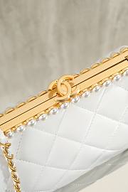 Colestore Chanel Clutch, Pearly Lambskin, Imitation Pearls & Gold-Tone Metal Light Beige 10x20.5x7.5cm - 2
