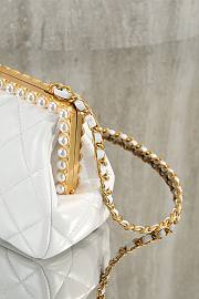Colestore Chanel Clutch, Pearly Lambskin, Imitation Pearls & Gold-Tone Metal Light Beige 10x20.5x7.5cm - 3