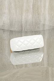 Colestore Chanel Clutch, Pearly Lambskin, Imitation Pearls & Gold-Tone Metal Light Beige 10x20.5x7.5cm - 4