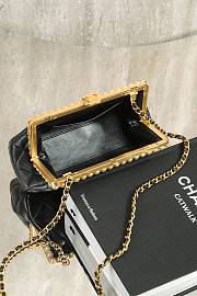 Colestore Chanel Clutch, Pearly Lambskin, Imitation Pearls & Gold-Tone Metal Black 10x20.5x7.5cm - 6