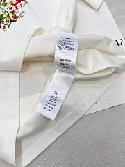 Colestore Dior Dioramour Fitted T-Shirt White Cotton Jersey with Multicolor Floral Heart Motif - 5