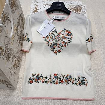 Colestore Dior Dioramour Short-Sleeved Embroidered Sweater White Virgin Wool Knit with Multicolor Floral Heart Motif