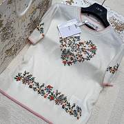 Colestore Dior Dioramour Short-Sleeved Embroidered Sweater White Virgin Wool Knit with Multicolor Floral Heart Motif - 5