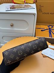 Colestore Louis Vuitton Cosmetic MM Pouch M46579 24x17x6cm - 4