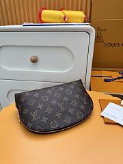 Colestore Louis Vuitton Cosmetic MM Pouch M46579 24x17x6cm - 2