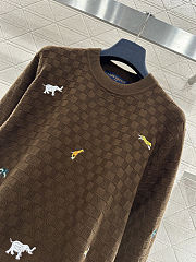 Colestore Louis Vuitton LV x The The Darjeeling Limited Embroidered Long-Sleeved Crewneck Bourbon Brown - 3