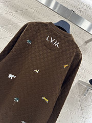 Colestore Louis Vuitton LV x The The Darjeeling Limited Embroidered Long-Sleeved Crewneck Bourbon Brown - 2