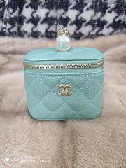 Colestore Chanel Interlocking CC Pearl On Top Vanity Case Mini Blue 11cm - 1