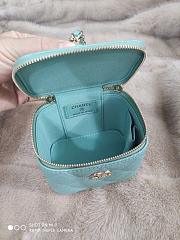 Colestore Chanel Interlocking CC Pearl On Top Vanity Case Mini Blue 11cm - 3