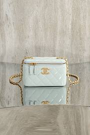 Colestore Chanel Vanity Case With Chain Shiny Lambskin & Gold-Tone Metal Light Blue 9.5 × 17 × 8 cm - 1