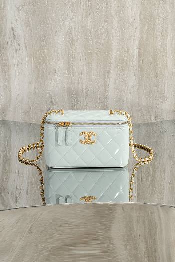 Colestore Chanel Vanity Case With Chain Shiny Lambskin & Gold-Tone Metal Light Blue 9.5 × 17 × 8 cm