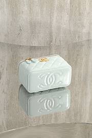 Colestore Chanel Vanity Case With Chain Shiny Lambskin & Gold-Tone Metal Light Blue 9.5 × 17 × 8 cm - 5