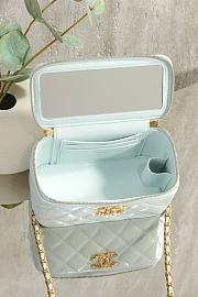 Colestore Chanel Vanity Case With Chain Shiny Lambskin & Gold-Tone Metal Light Blue 9.5 × 17 × 8 cm - 4