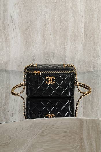 Colestore Chanel Vanity Case With Chain Shiny Lambskin & Gold-Tone Metal Black 9.5 × 17 × 8 cm