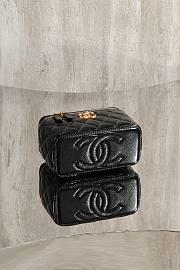 Colestore Chanel Vanity Case With Chain Shiny Lambskin & Gold-Tone Metal Black 9.5 × 17 × 8 cm - 4