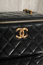 Colestore Chanel Vanity Case With Chain Shiny Lambskin & Gold-Tone Metal Black 9.5 × 17 × 8 cm - 2