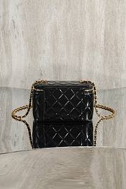 Colestore Chanel Vanity Case With Chain Shiny Lambskin & Gold-Tone Metal Black 9.5 × 17 × 8 cm - 3