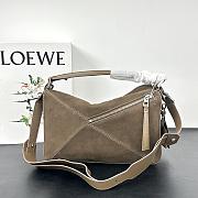 Colestore Loewe Small Featherlight Puzzle bag in Grained Nubuck Tundra 24x16.5x10.5cm - 5
