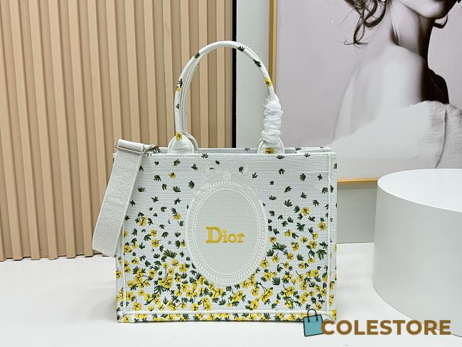 Colestore Dior Medium Dior Book Tote with Strap Buttercup Dior Embroidery and White Dior Médaillon (36 x 27.5 x 16.5 cm) - 1