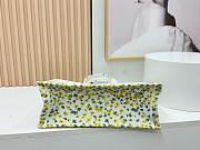Colestore Dior Medium Dior Book Tote with Strap Buttercup Dior Embroidery and White Dior Médaillon (36 x 27.5 x 16.5 cm) - 6