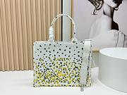 Colestore Dior Medium Dior Book Tote with Strap Buttercup Dior Embroidery and White Dior Médaillon (36 x 27.5 x 16.5 cm) - 4