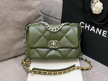 Colestore Chanel Bag 19 Glossy Sheepskin, Gold-plated, Silver-plated & Ruthenium-plated metal Dark Green 26x16x9cm