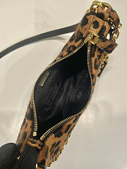 Colestore Prada Mini Re-Edition bag in Leather with Print Honey 23x17x6.5cm - 3