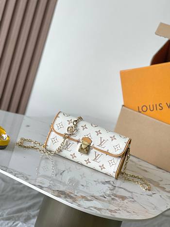 Colestore Louis Vuitton Camille Pochette Dune 20.5x11x6cm