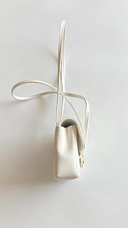 Colestore Chanel Clutch with Leather strap Glossy Calfskin with Grain Effect & Gold-Plated Metal White 17x11.5x5cm - 4