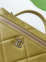 Colestore Chanel Long Vanity Bag with Shoulder Strap Glossy Calfskin with Grain Effect & Silver-plated Metal Green 17x19.5x5cm - 4