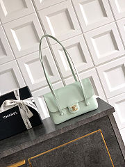 	 Colestore Chanel Small Flap-Top bag Glossy Calfskin with Grain Effect & Gold-plated Metal Light Green 22x15x7cm - 1