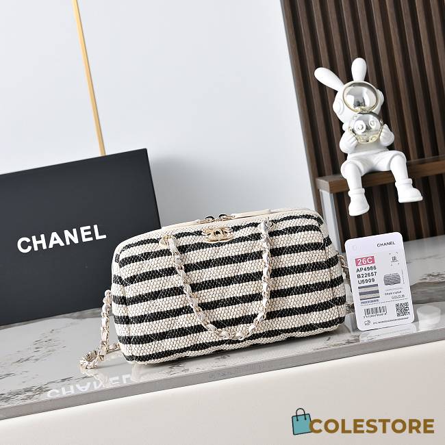 Colestore Chanel Clutch with Strap Crocheted Fabric, Sheepskin & Gold-colored metal Black 11.5x18.5x11cm - 1