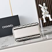 Colestore Chanel Clutch with Strap Crocheted Fabric, Sheepskin & Gold-colored metal Black 11.5x18.5x11cm - 6