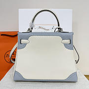 Colestore Hermes Ghillies Kelly 28 in Swift Leather Cream & Baby Blue - 4